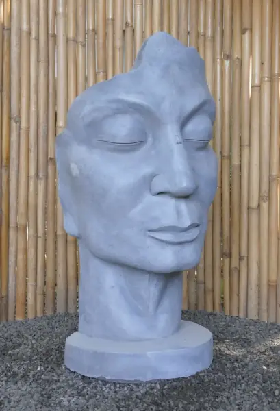 Artikelbild 10 des Artikels “Aras - Gesicht nach rechts schauend, 120 cm H | Steinguss “